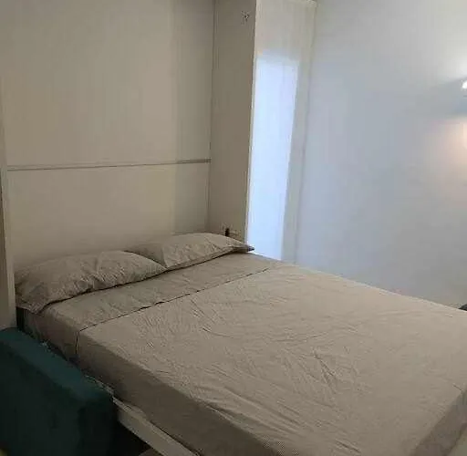 Apartamento recién reformado con piscina y AC