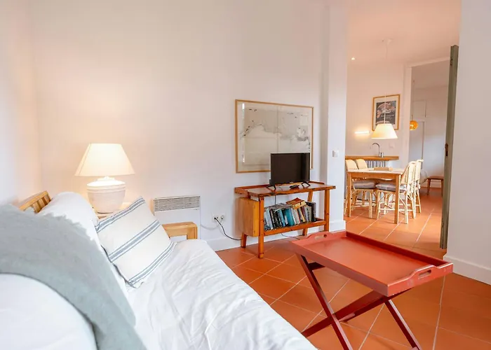 Apartmentstamariu5 Cozy Retreat With Terrace